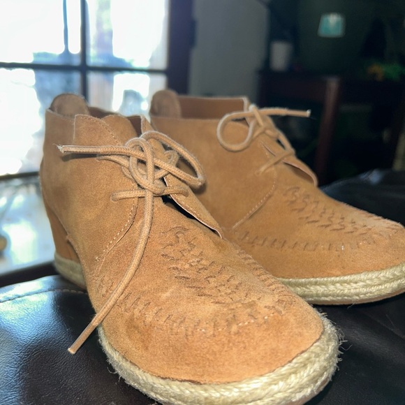 Crown Vintage Women’s Mara Hidden Wedge Tan Leather Moccasin Booties - Size 8 - Picture 10 of 11